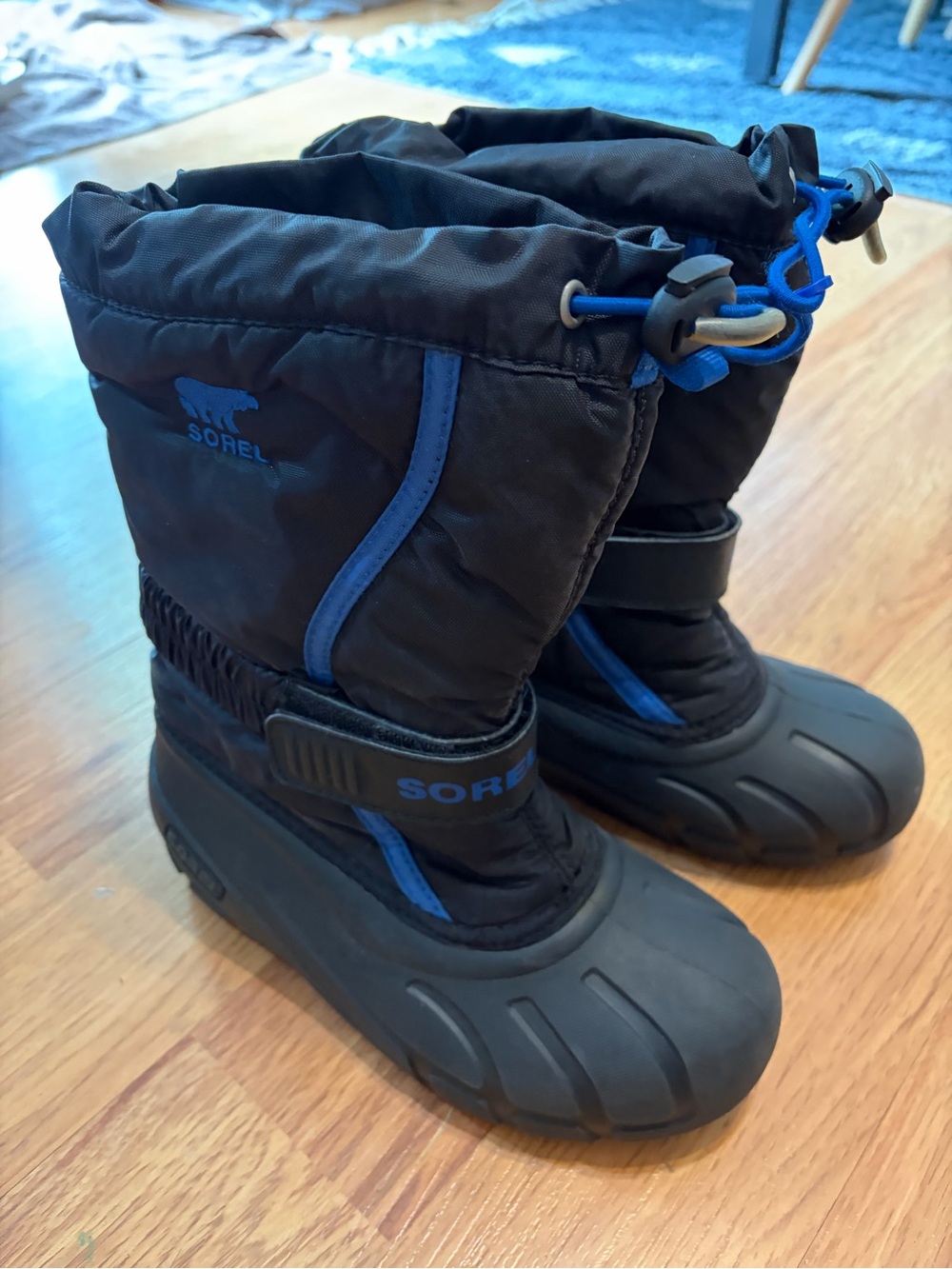 Sorel Kids Black and Royal Blue Winter Snow Boots size 2.